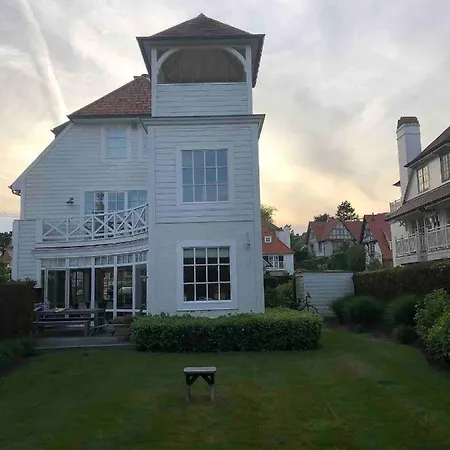 Superb In The Heart Of Zoute Close To The And Shopping Area Vakantiehuis *