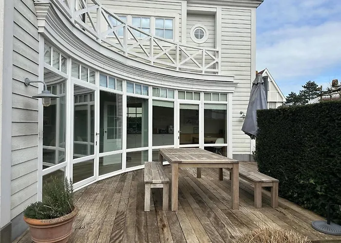 Superb In The Heart Of Zoute Close To The And Shopping Area