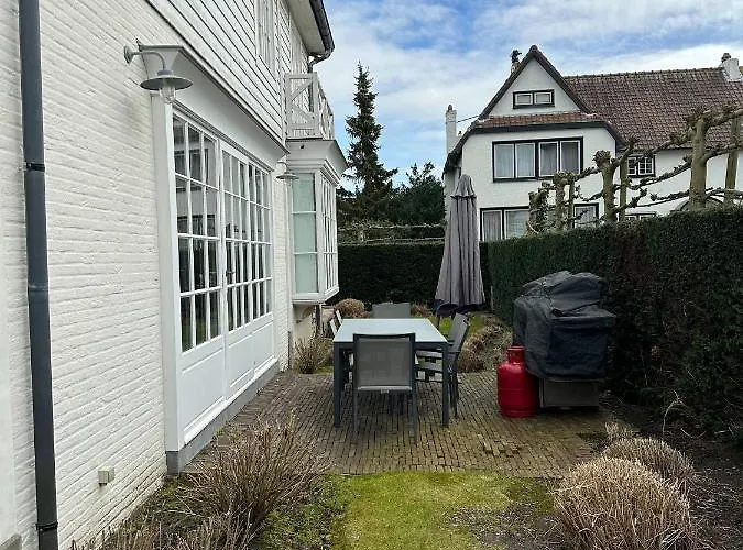 Superb In The Heart Of Zoute Close To The And Shopping Area